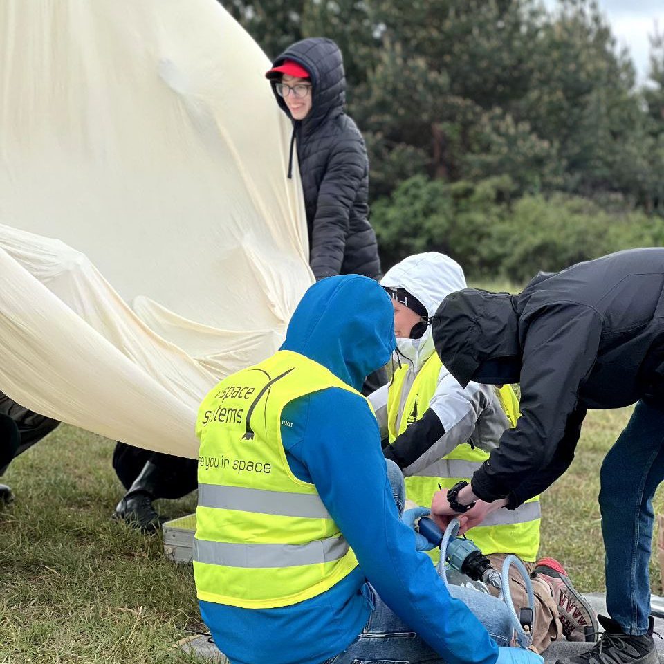 Balloon Flight Reaches 33 km